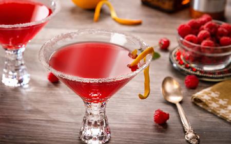 Koktajl cosmopolitan: przepis na ulubiony drink Carrie Bradshaw