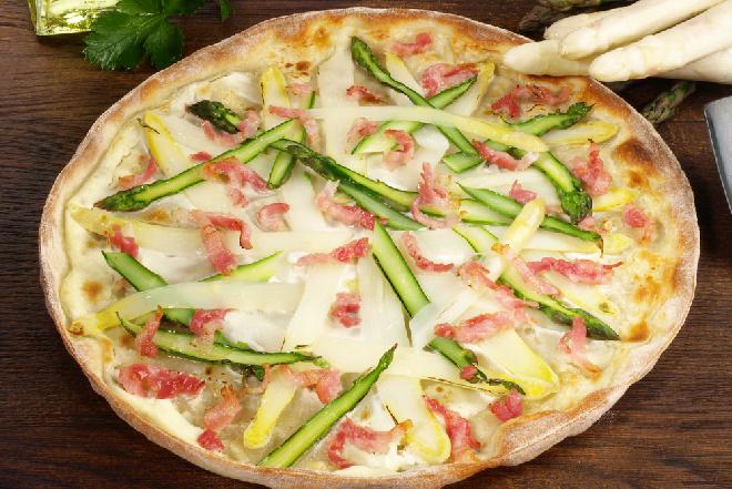 Tarta flambee ze szparagmi
