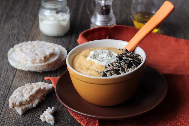 Zupa kalafiorowo-batatowa z menu beszamel