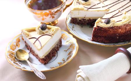 Tort Cappuccino: przepis na ciasto z kremem kawowym