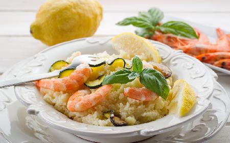Krewetki na maśle z kaszą bulgur z menu beszamel