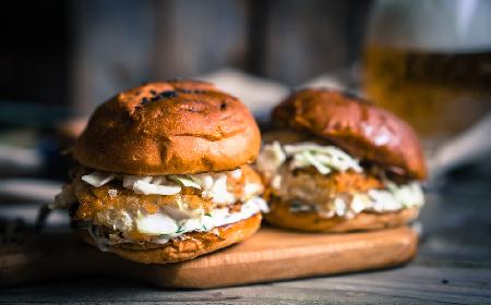 Pieczone burgery rybne - idealny sposób na rybę!