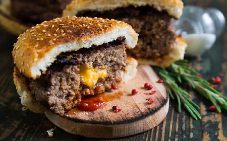 Hamburgery z serem - przepis na hit sezonu grillowego!