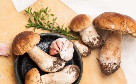 Grzyby leśne: szybkie paszteciki grzybowe w cieście francuskim