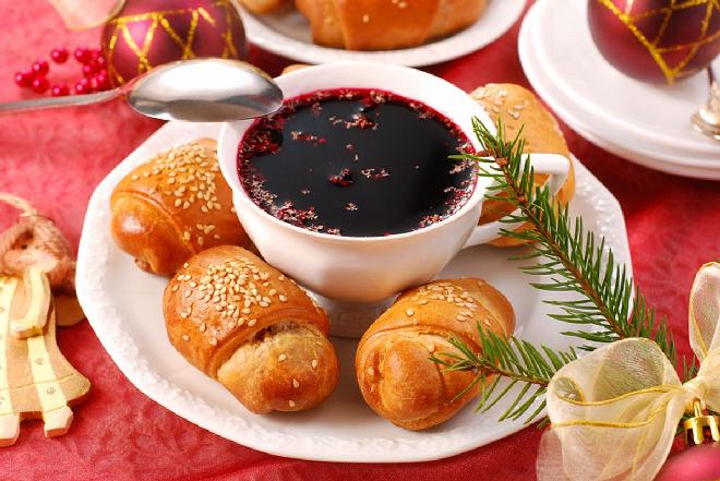 Barszcz wigilijny z grzybami i majerankiem: prosty przepis